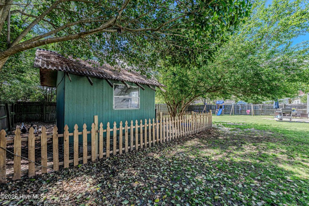 Image 32 of property listing at 408 Cardinal Road, Jacksonville, NC 28546