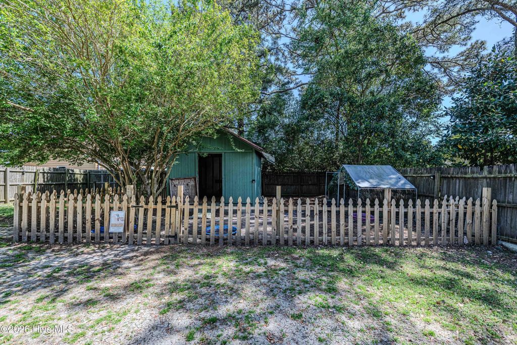 Image 33 of property listing at 408 Cardinal Road, Jacksonville, NC 28546