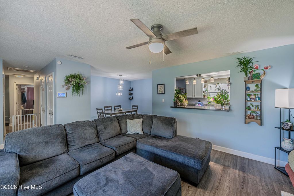 Image 4 of property listing at 408 Cardinal Road, Jacksonville, NC 28546
