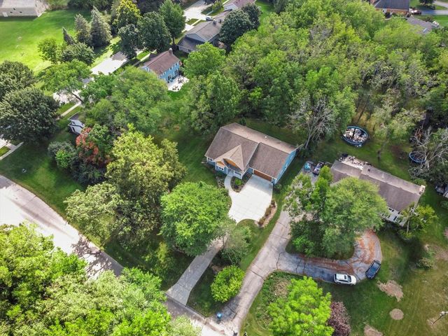 9015 W Grange AVENUE, Greendale, WI 53129