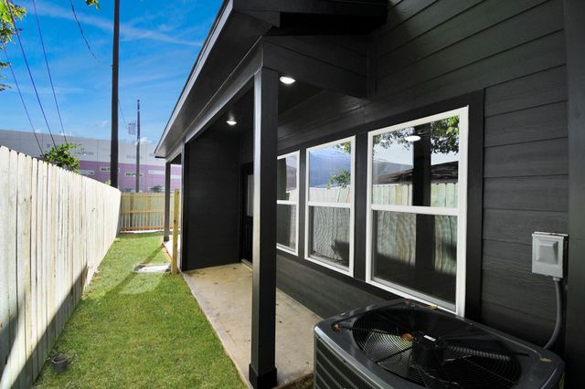 3521 Canfield Street AB, Houston, TX 77004