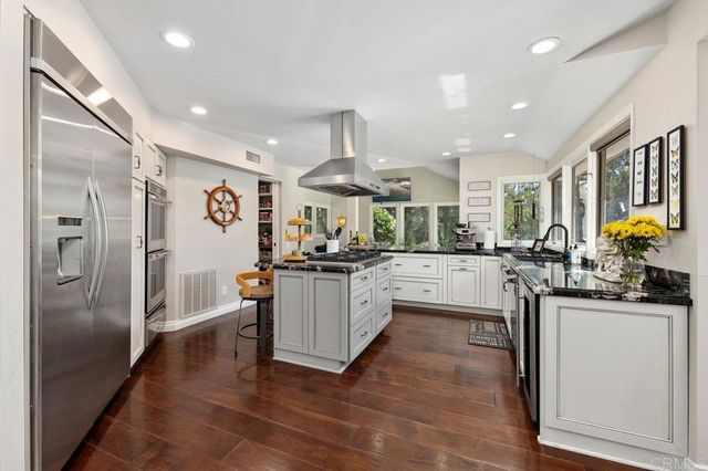 5241 Alzeda Drive, La Mesa, CA 91941