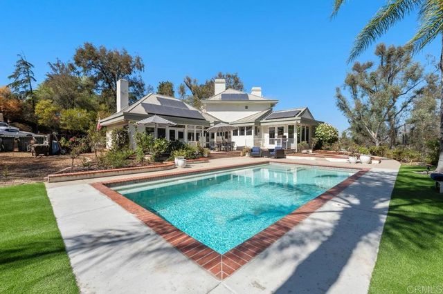 5241 Alzeda Drive, La Mesa, CA 91941