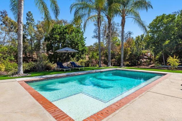 5241 Alzeda Drive, La Mesa, CA 91941