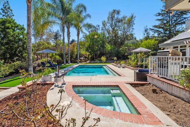 5241 Alzeda Drive, La Mesa, CA 91941