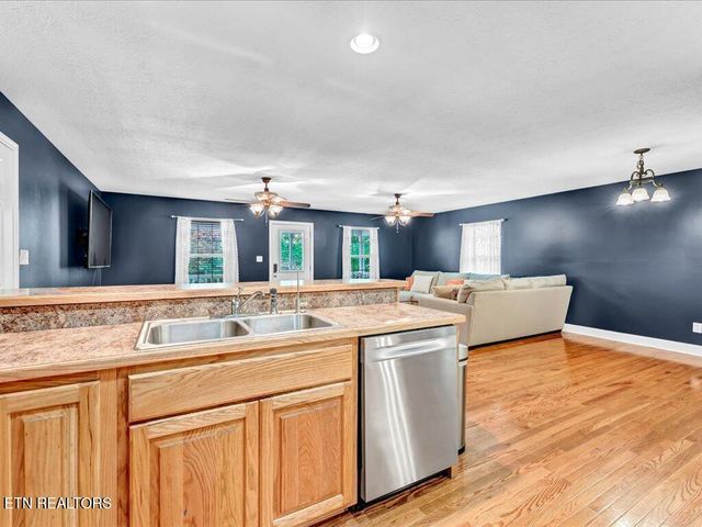 120 Oak Rd, Powell, TN 37849