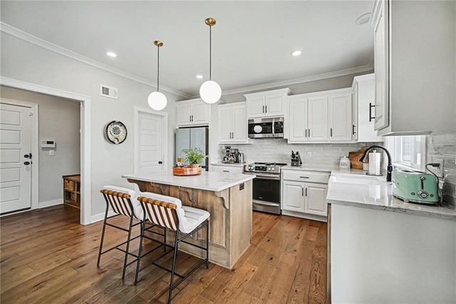 1912 SW Merryman Drive, Lee's Summit, MO 64082