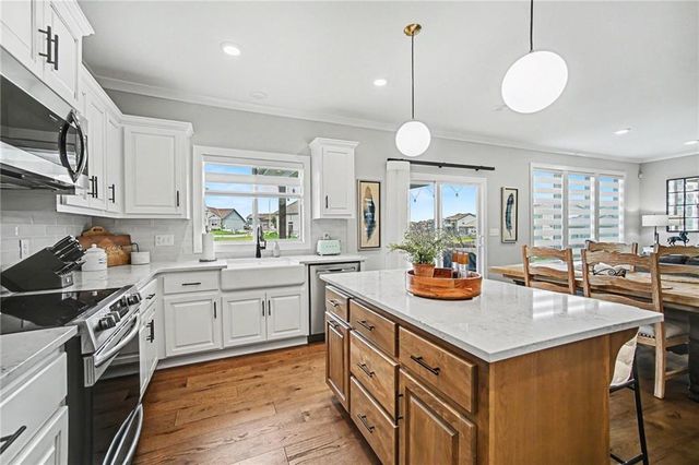1912 SW Merryman Drive, Lee's Summit, MO 64082
