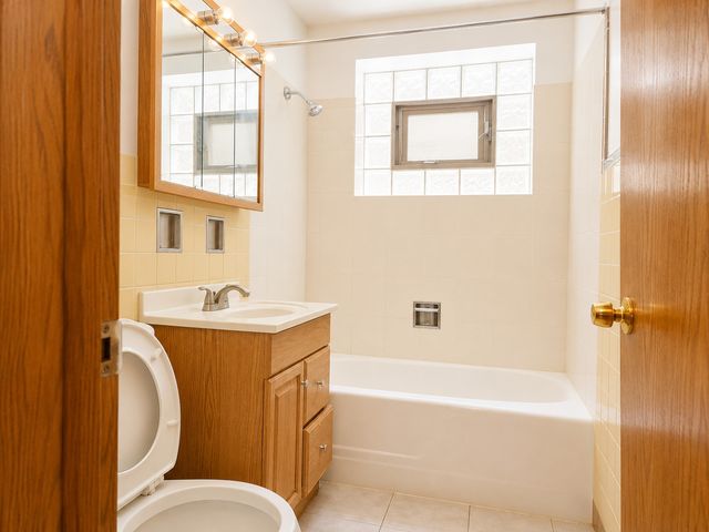 7560 Waukegan Road GC, Niles, IL 60714