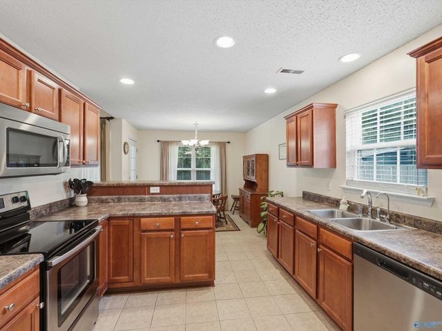 137 Artesian Lane, Huntsville, AL 35758