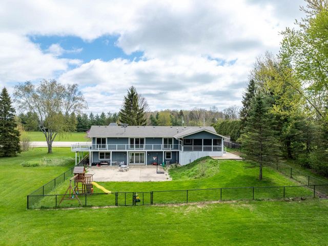 N1259 County Road P, Rubicon, WI 53078