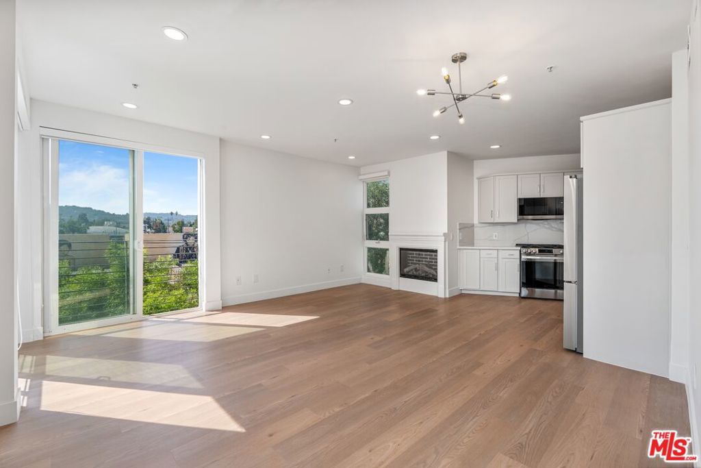 11011 Huston Street 212, North Hollywood, CA 91601 — exterior