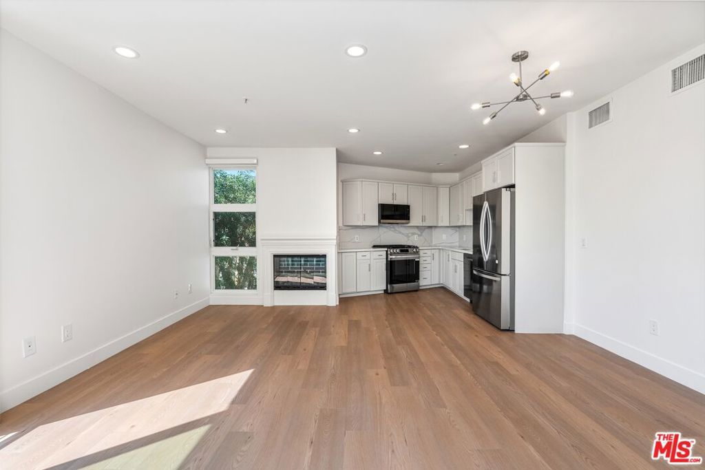 11011 Huston Street 212, North Hollywood, CA 91601 — photo 2