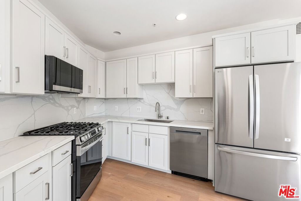 11011 Huston Street 212, North Hollywood, CA 91601 — photo 4