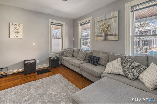 33 Merriman Street, Bristol, CT 06010