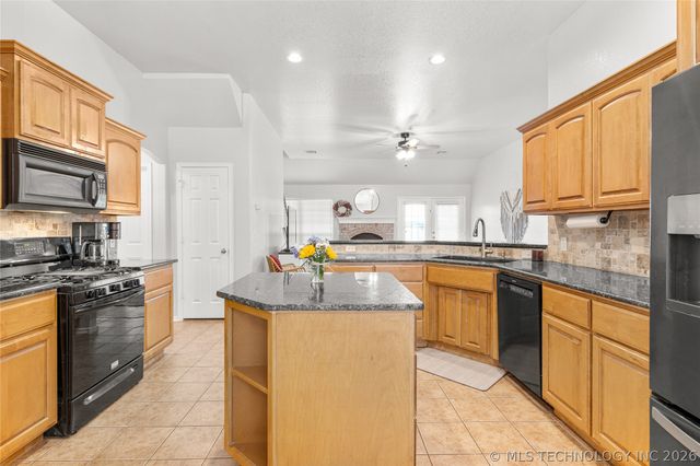 15364 E 91st Street North N, Owasso, OK 74055