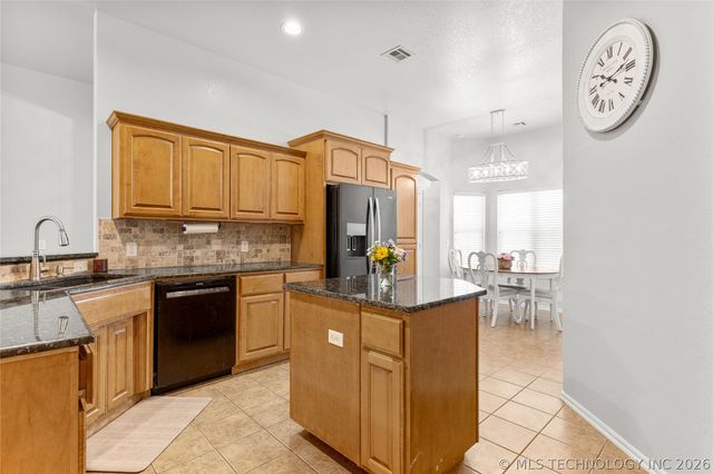 15364 E 91st Street North N, Owasso, OK 74055