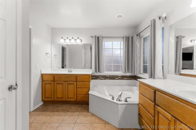 15364 E 91st Street North N, Owasso, OK 74055