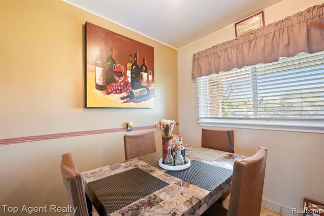 38011 Medville Drive, Sterling Heights, MI 48312