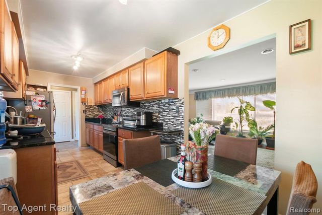 38011 Medville Drive, Sterling Heights, MI 48312