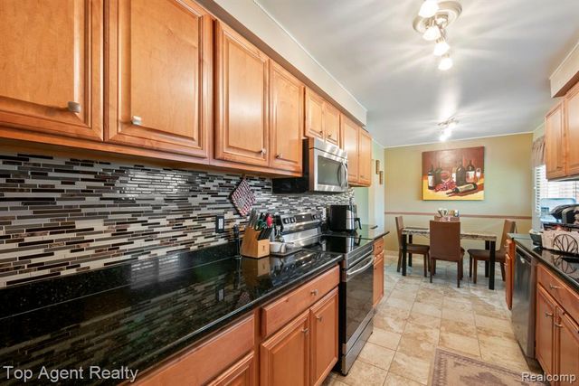 38011 Medville Drive, Sterling Heights, MI 48312