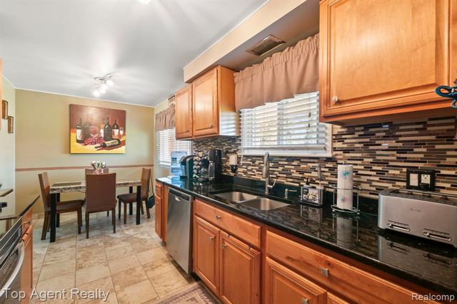 38011 Medville Drive, Sterling Heights, MI 48312