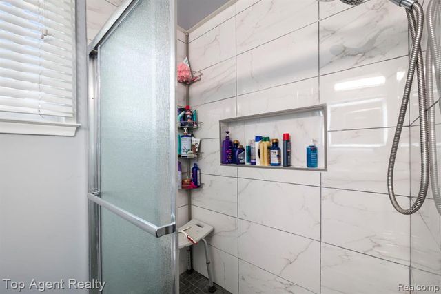 38011 Medville Drive, Sterling Heights, MI 48312