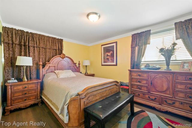 38011 Medville Drive, Sterling Heights, MI 48312