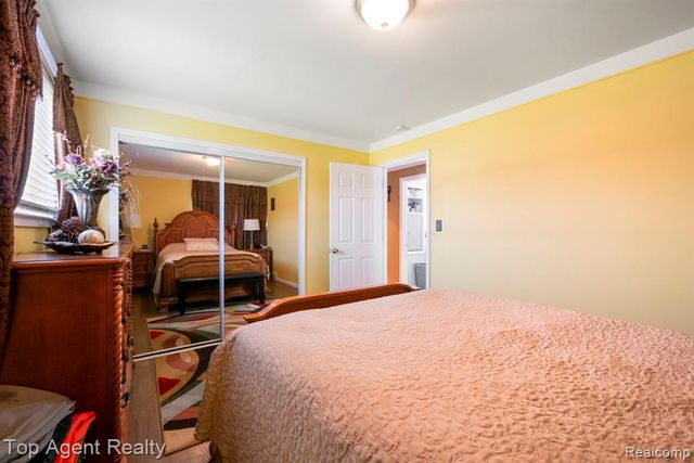 38011 Medville Drive, Sterling Heights, MI 48312