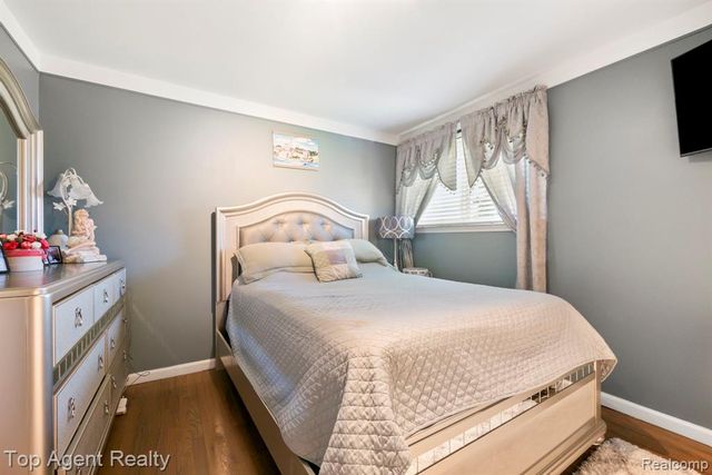 38011 Medville Drive, Sterling Heights, MI 48312
