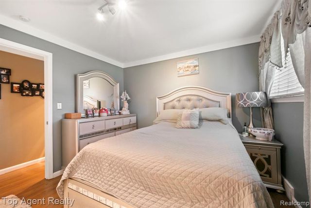 38011 Medville Drive, Sterling Heights, MI 48312