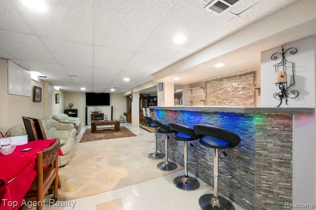 38011 Medville Drive, Sterling Heights, MI 48312