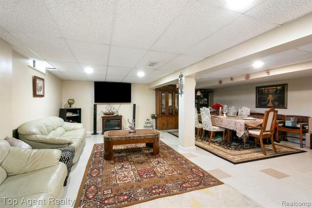 38011 Medville Drive, Sterling Heights, MI 48312