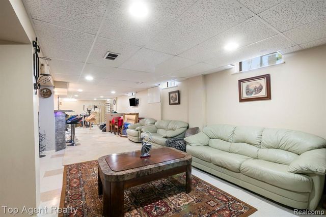 38011 Medville Drive, Sterling Heights, MI 48312