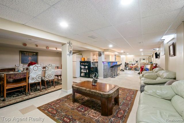 38011 Medville Drive, Sterling Heights, MI 48312