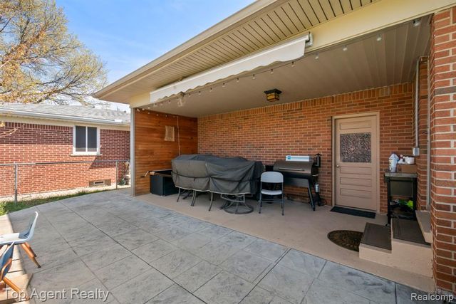 38011 Medville Drive, Sterling Heights, MI 48312