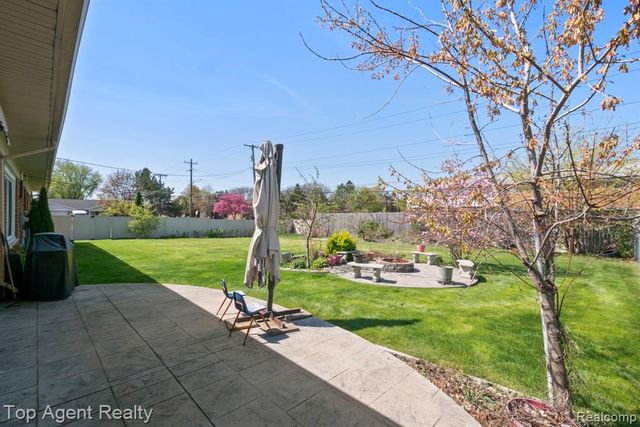 38011 Medville Drive, Sterling Heights, MI 48312