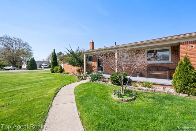 38011 Medville Drive, Sterling Heights, MI 48312