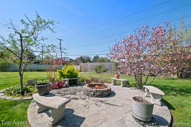 38011 Medville Drive, Sterling Heights, MI 48312