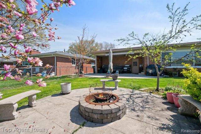 38011 Medville Drive, Sterling Heights, MI 48312
