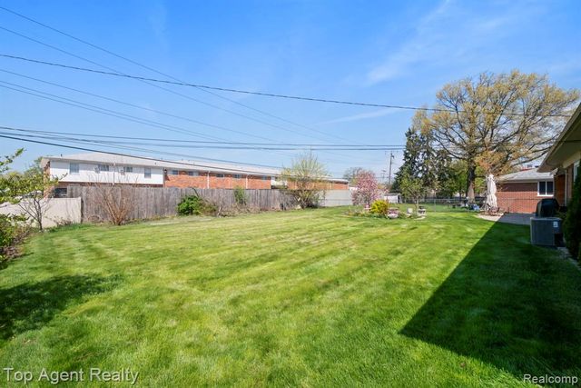 38011 Medville Drive, Sterling Heights, MI 48312