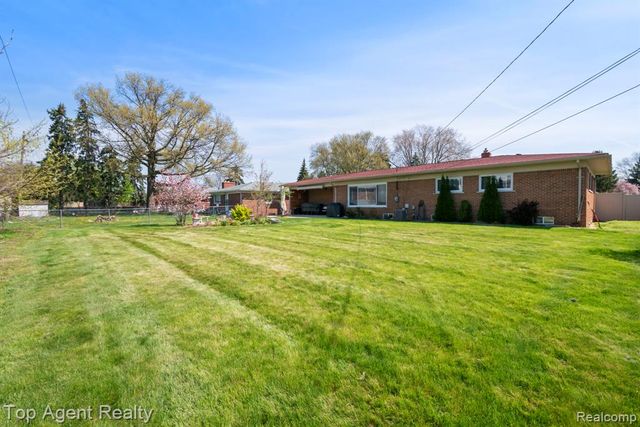 38011 Medville Drive, Sterling Heights, MI 48312