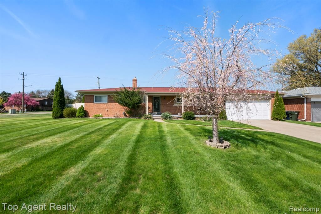 38011 Medville Drive, Sterling Heights, MI 48312