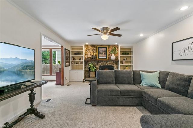 8 Cromwell CT, Newport News, VA 23606