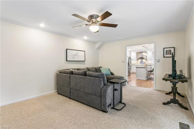 8 Cromwell CT, Newport News, VA 23606