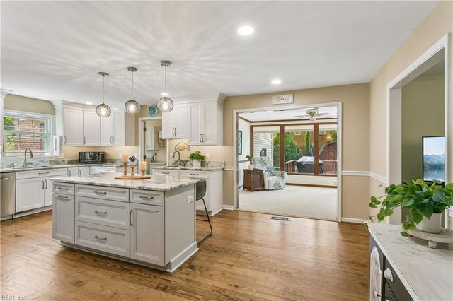 8 Cromwell CT, Newport News, VA 23606