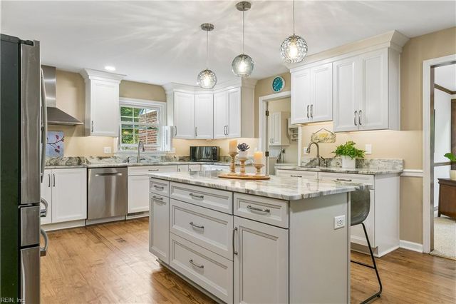 8 Cromwell CT, Newport News, VA 23606
