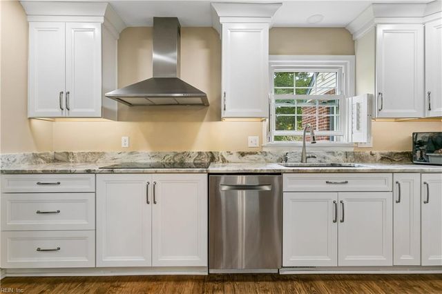 8 Cromwell CT, Newport News, VA 23606