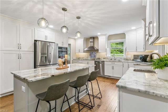 8 Cromwell CT, Newport News, VA 23606