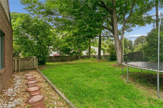 8 Cromwell CT, Newport News, VA 23606